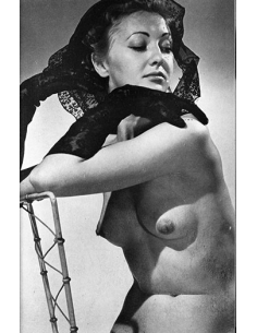 Frills No.09 © RamBooks 2